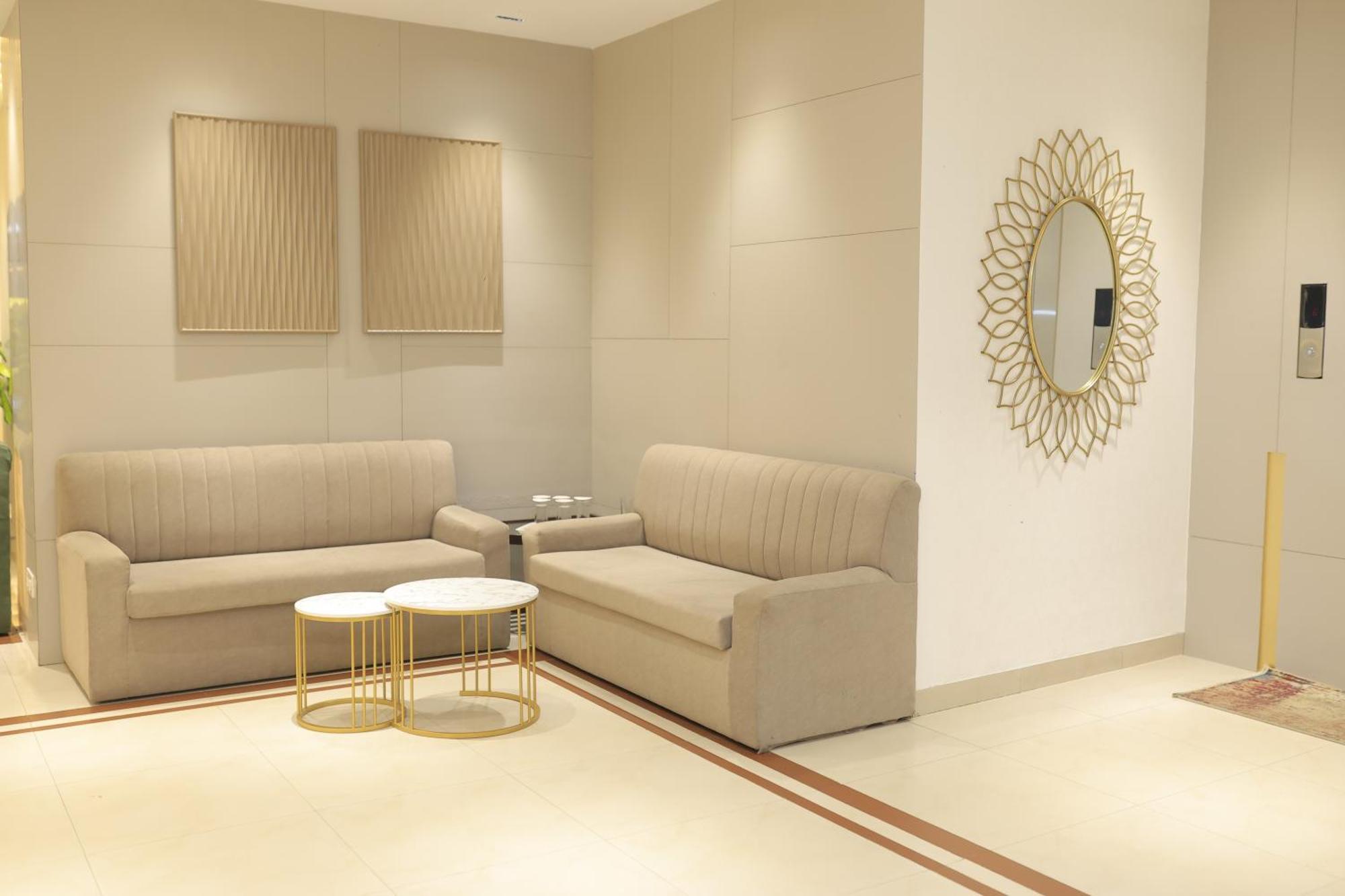 Hotel Prag Continental Guwahati Exteriör bild