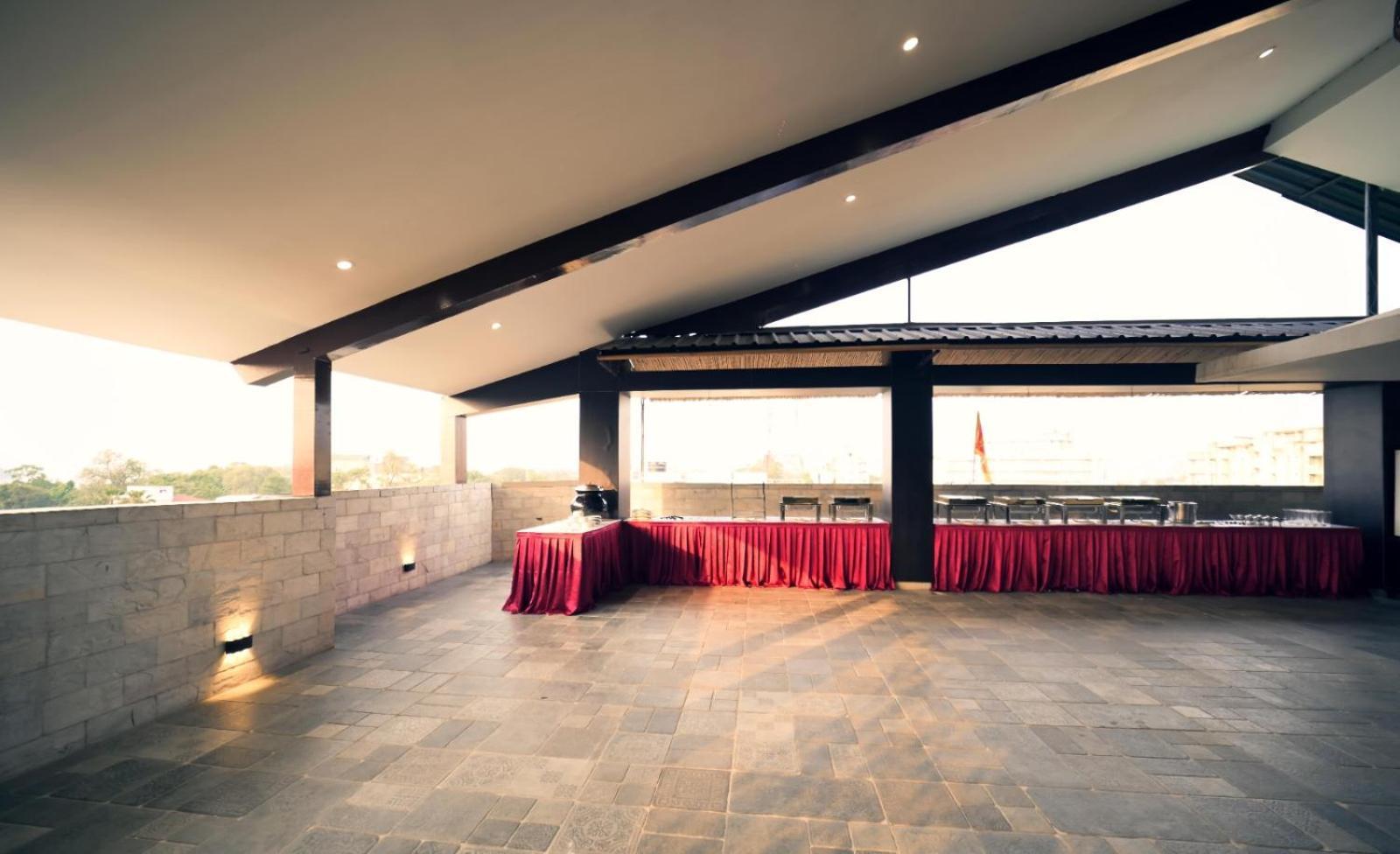 Hotel Prag Continental Guwahati Exteriör bild