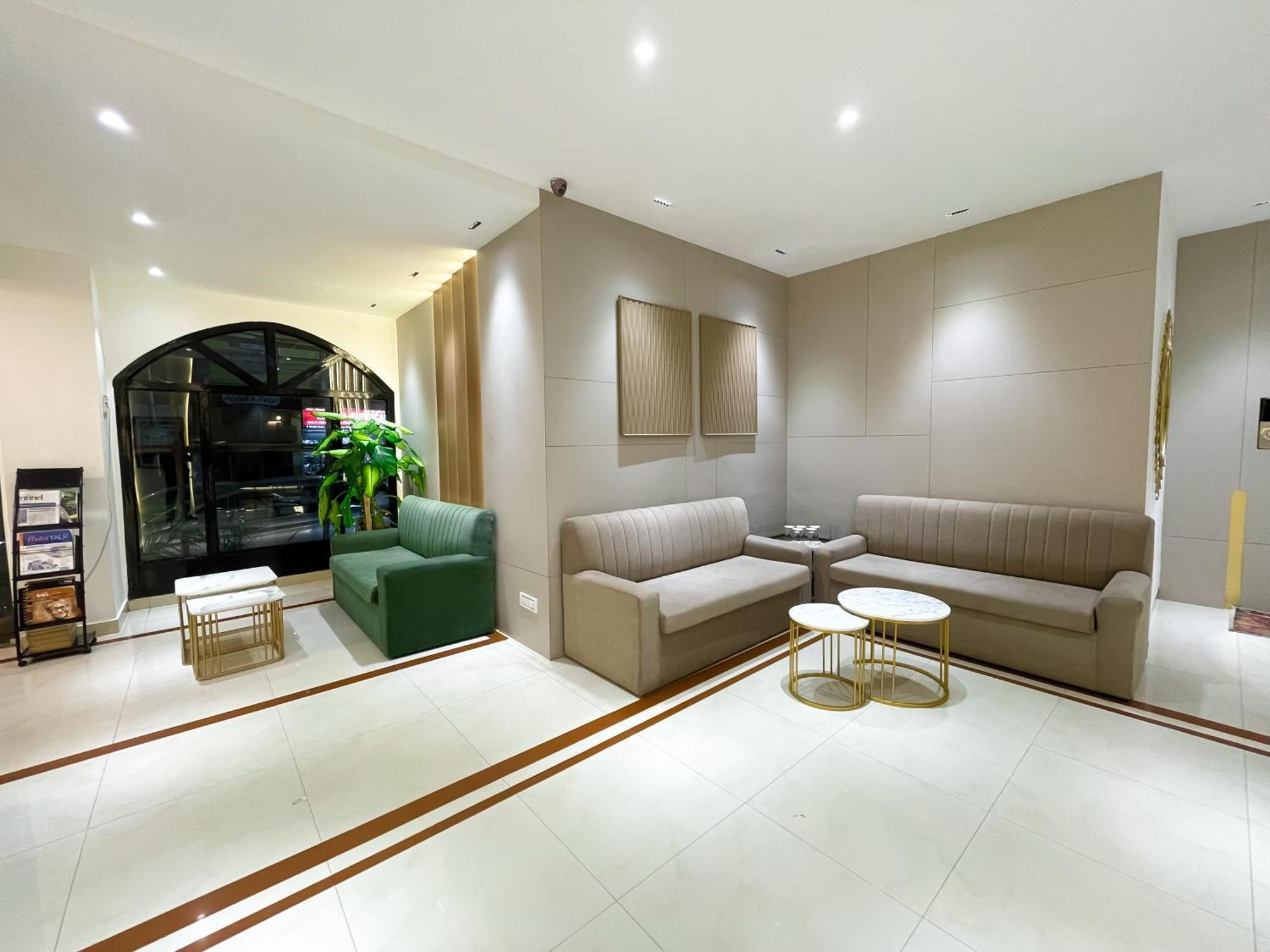 Hotel Prag Continental Guwahati Exteriör bild