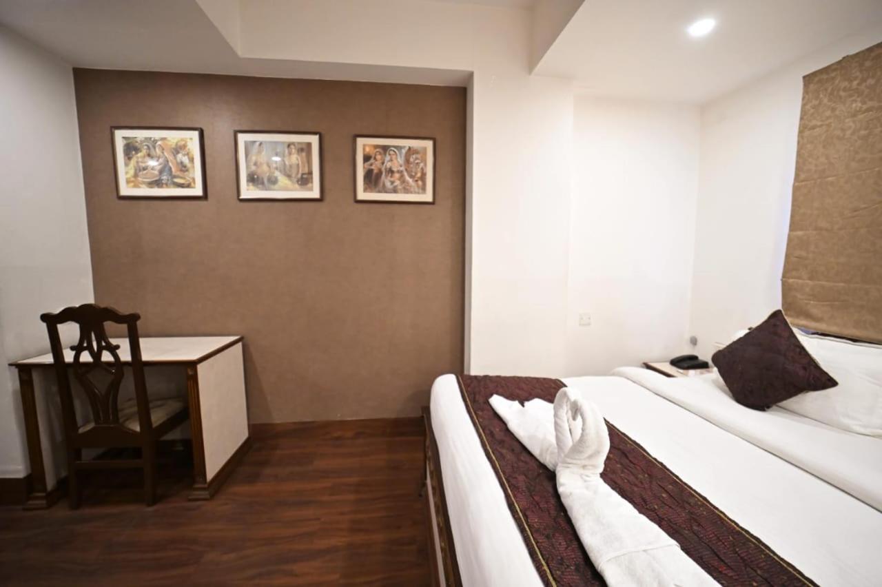 Hotel Prag Continental Guwahati Exteriör bild