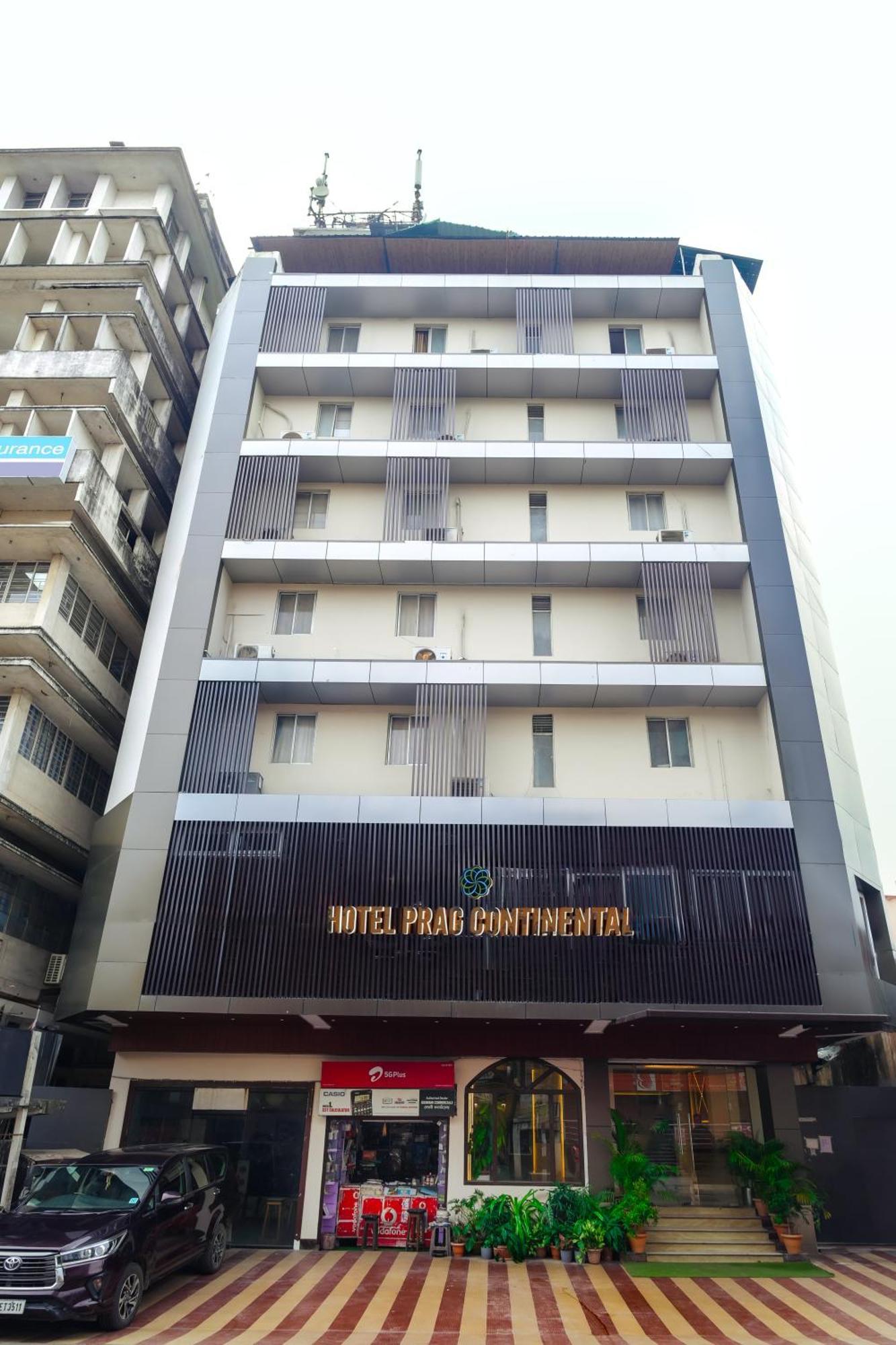 Hotel Prag Continental Guwahati Exteriör bild