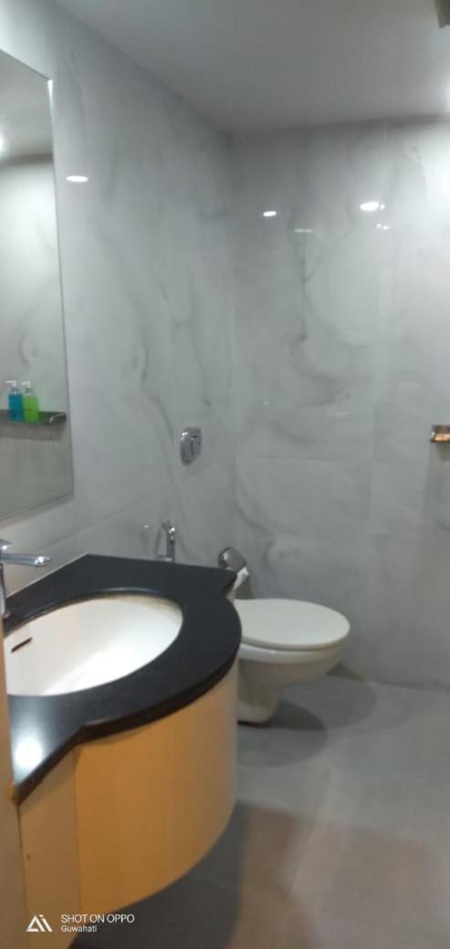 Hotel Prag Continental Guwahati Exteriör bild