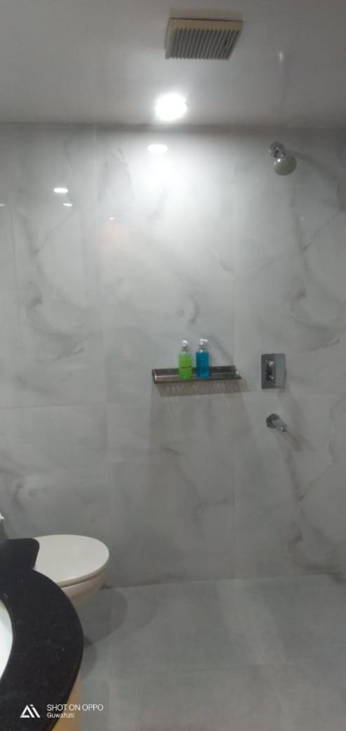 Hotel Prag Continental Guwahati Exteriör bild