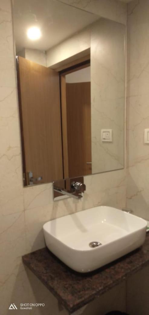 Hotel Prag Continental Guwahati Exteriör bild